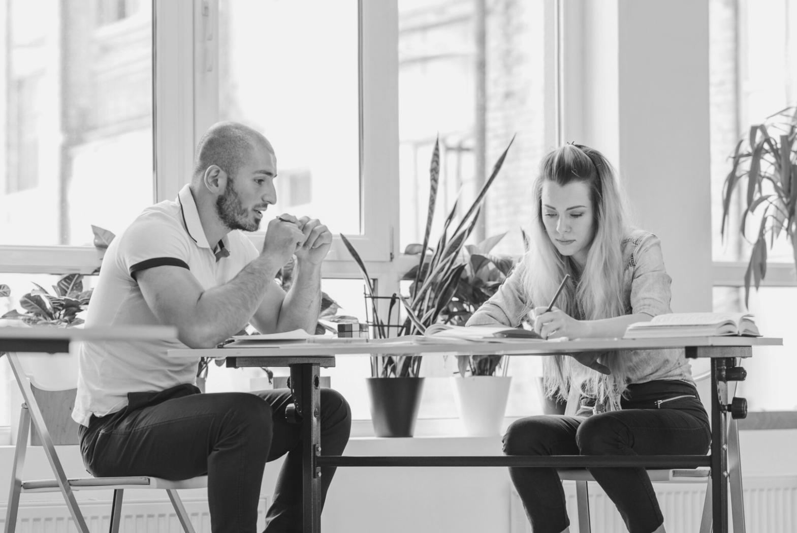 Ambiente de trabalho focado em consultoria financeira